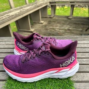 Hoka Women's Clifton 8 Cushioned Running Shoes LV5 Grape Wine/Beautyberry US 8.5